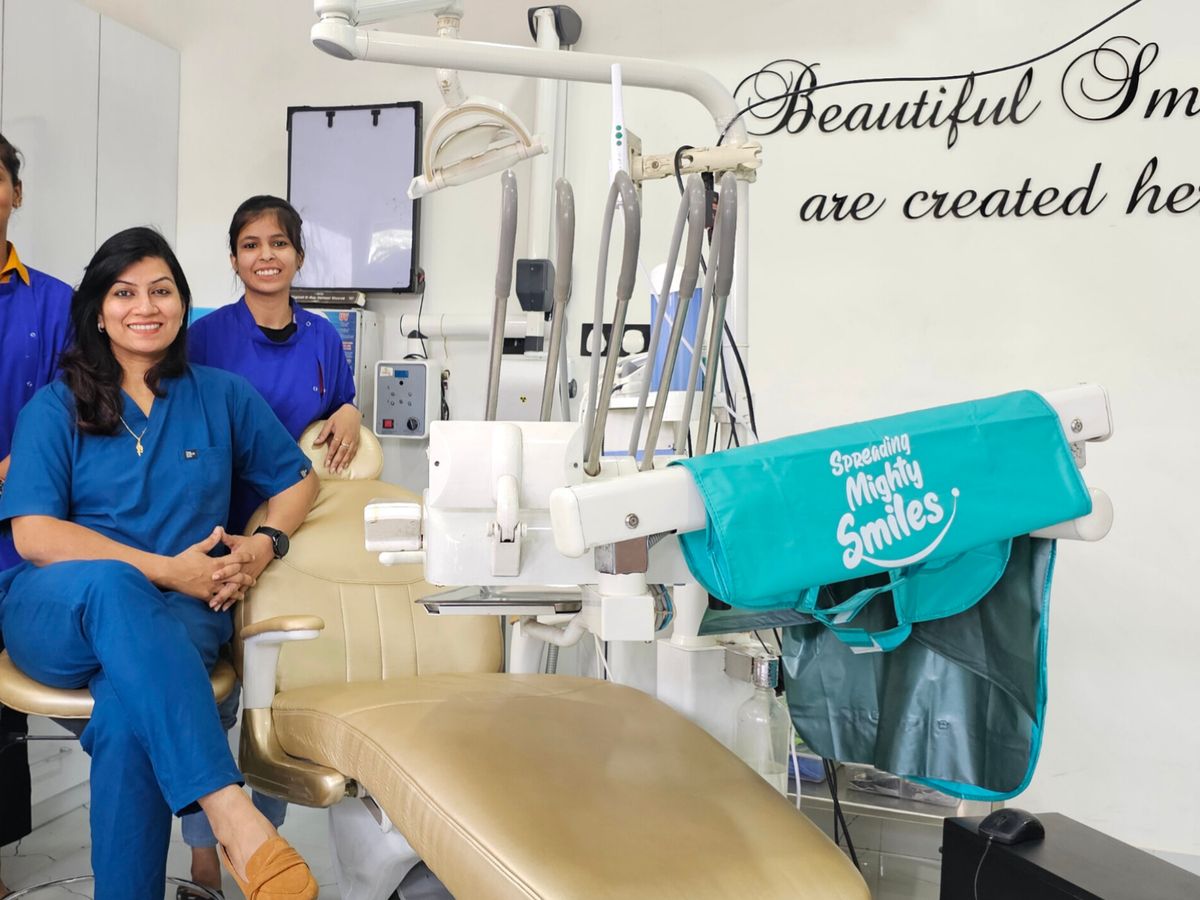 Dr. Yojna with the clinic team